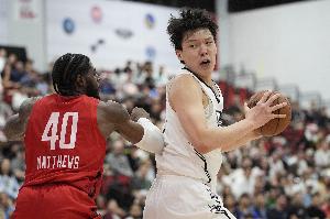 老虎机模拟器-篮板&amp;正负值新高！杨瀚森8分8板5助3帽身手全面 你为他打几分⁉️